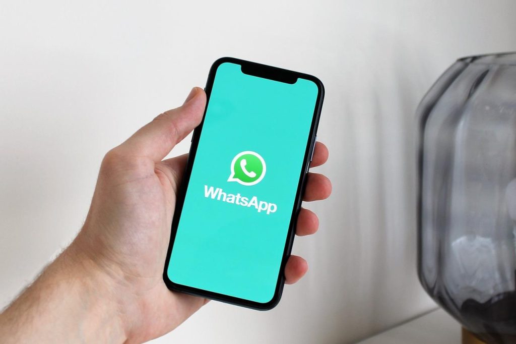 WhatsApp wants to make it easy to transfer chat data from Android to iOS